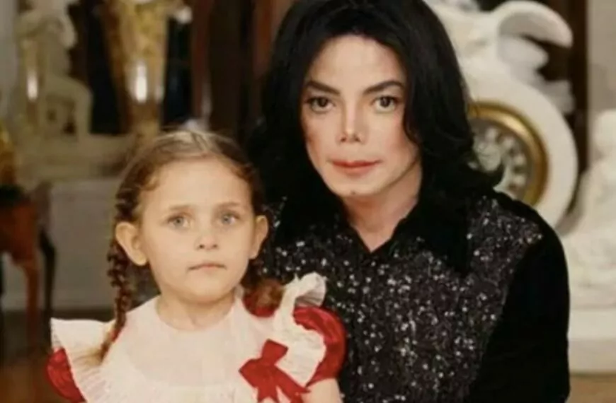 &ldquo;De opvallende transformatie van de dochter van de King of Pop: Een kwestie van re&iuml;ncarnatie of puur toeval?&rdquo;