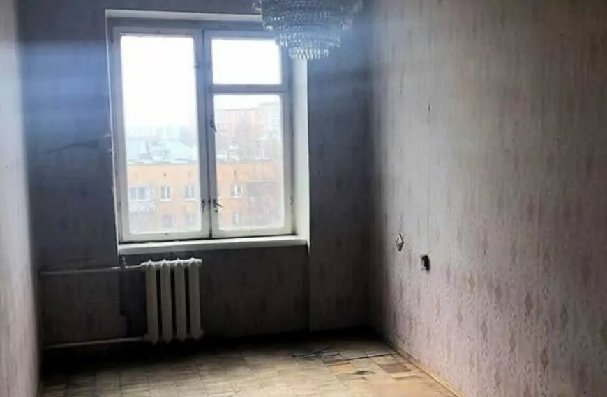 &ldquo;Mijn vrouw en ik kochten een &lsquo;lelijk&rsquo; appartement van een gepensioneerde en hebben het in slechts zes maanden tijd volledig getransformeerd!&rdquo;