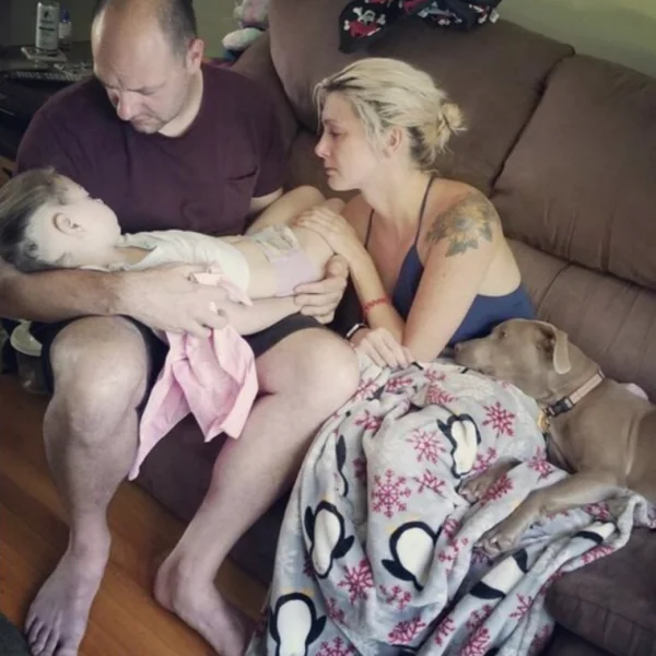 Moeder deelt de laatste momenten van haar dochter op Facebook: Dit is waarom