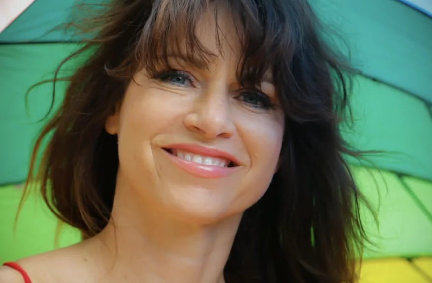 Ellen ten Damme (57) over haar dertig jaar jongere vriend: &lsquo;Mensen vinden het heel normaal ons samen te zien&rsquo;