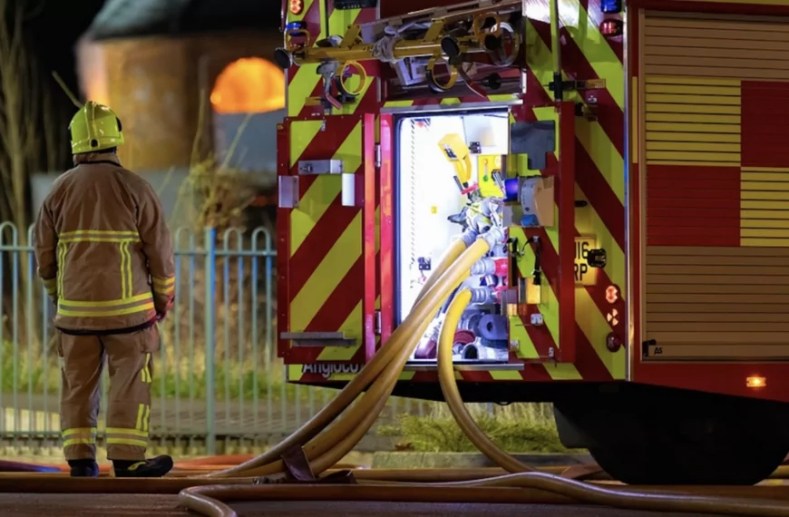 Afschuwelijk ongeluk wanneer jongen in de brand vliegt na afsteken vuurwerk