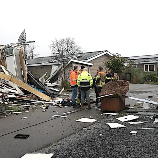 Complete vernietiging: Explosie laat Nederlands vakantiepark trillen