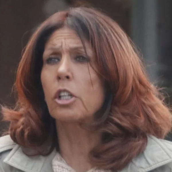 Rachel stapt naar de rechter als Monique na bruiloft ook Hazes heet