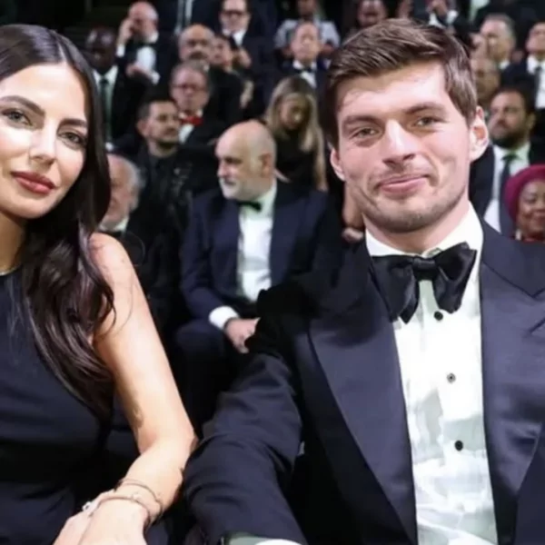 Max Verstappen en Kelly Piquet maken geslacht baby bekend