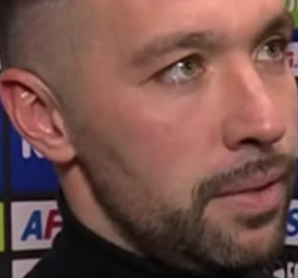 Ajax-trainer Farioli Fancesco blijkt bloedmooie vrouw te hebben
