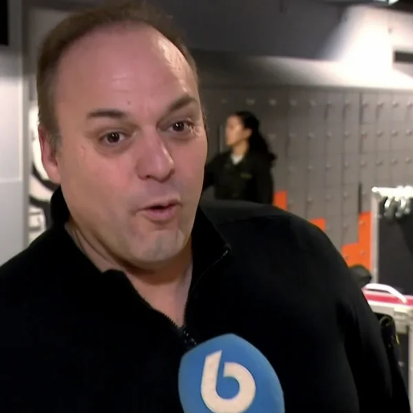 🎤 Frans Bauer deelt harde sneer uit aan collega BN’er: ‘Ze is echt oliedom!’ 😡
