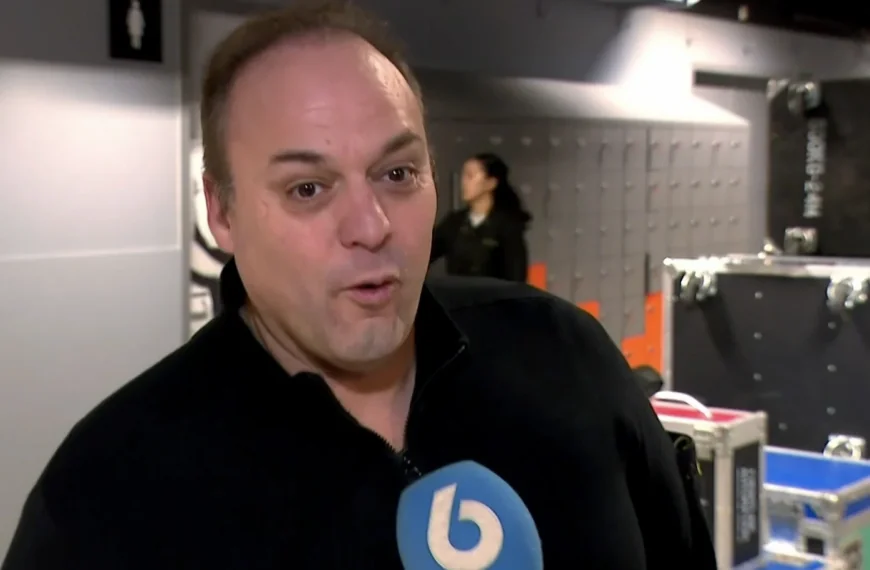 🎤 Frans Bauer deelt harde sneer uit aan collega BN’er: ‘Ze is echt oliedom!’ 😡