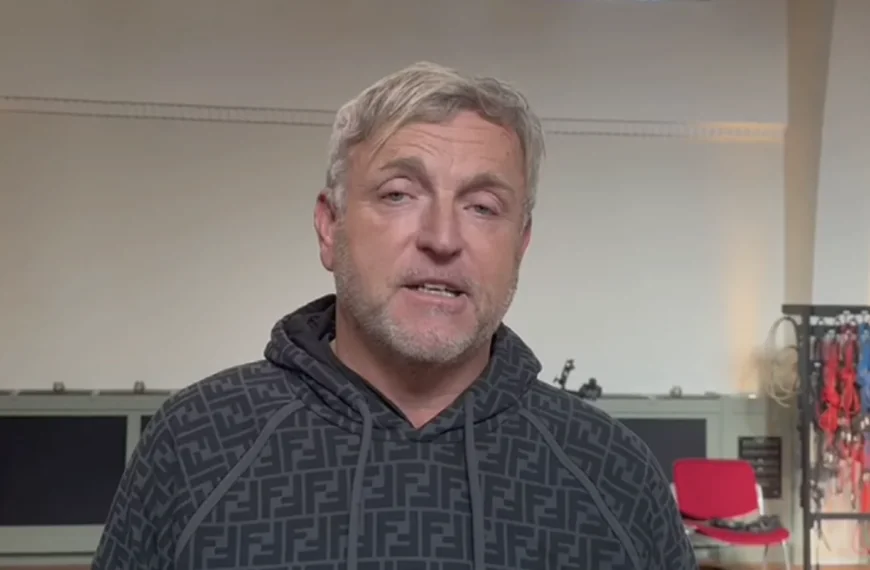 Vreselijk nieuws: &rdquo;Gordon (56) is van balkon gesprongen&rdquo;