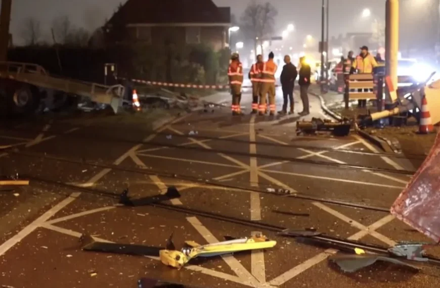 Trein met 25 passagiers knalt op graafmachine bij Bunnik, evacuatie gestart