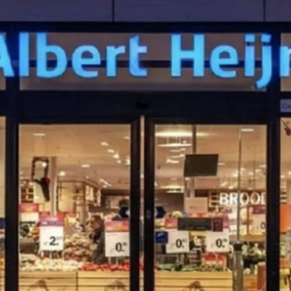 Jongen betaalt 100 euro voor oude vrouw in AH die haar pincode vergeten was