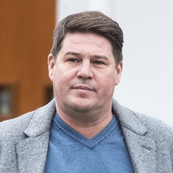 Vriend Martijn Krabbé belt anoniem naar de krant en deelt details 😔