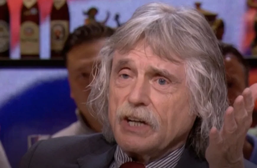 Johan Derksen laat niks heel van Marieke Elsinga: &acute;Hysterisch wijf!&acute;