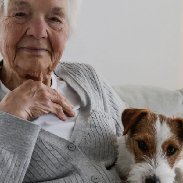 Annie (79): Ik woon liever met mijn hond, dan met een man!