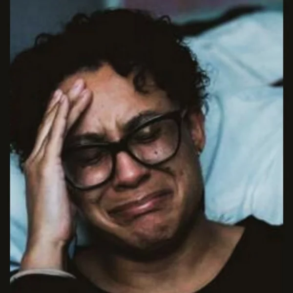 LEES 👀 | Catherine (58): &ldquo;Ik raakte al mijn spaargeld kwijt aan een jonge Ghanees. Hij heeft mij KAPOT gemaakt.&rdquo;