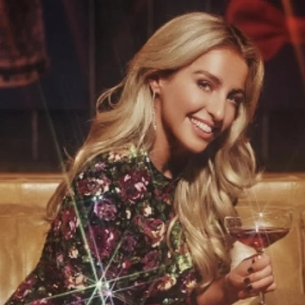 Presentatrice Iris Enthoven moederziel alleen bevallen: ´Breuk met Pieter is definitief´