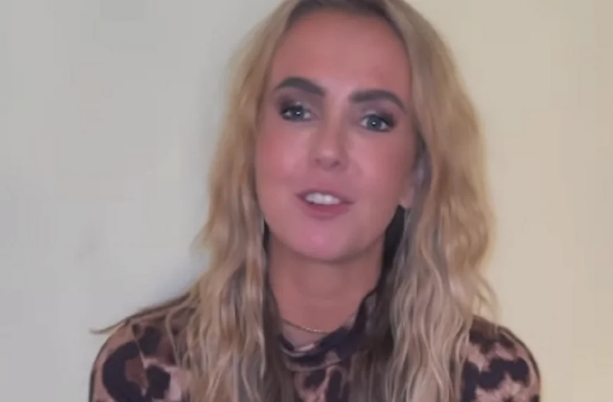 Monique Smit emotioneel over tragisch verlies: &acute;Ze was zo&acute;n grote steun voor mij&acute;