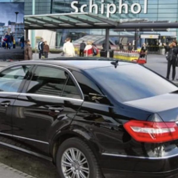 Grootschalige fraude met taxi&rsquo;s voor asielzoekers: duizenden euro&rsquo;s verspild, overheid kijkt weg
