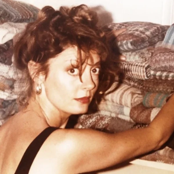 De 78-jarige Susan Sarandon wordt zwaar bekritiseerd vanwege haar kledingkeuze