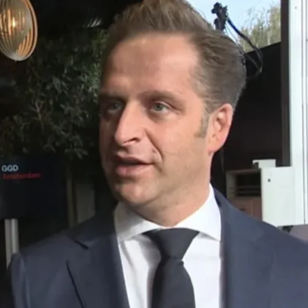 Net binnen: Hugo de Jonge zwaargewond geraakt