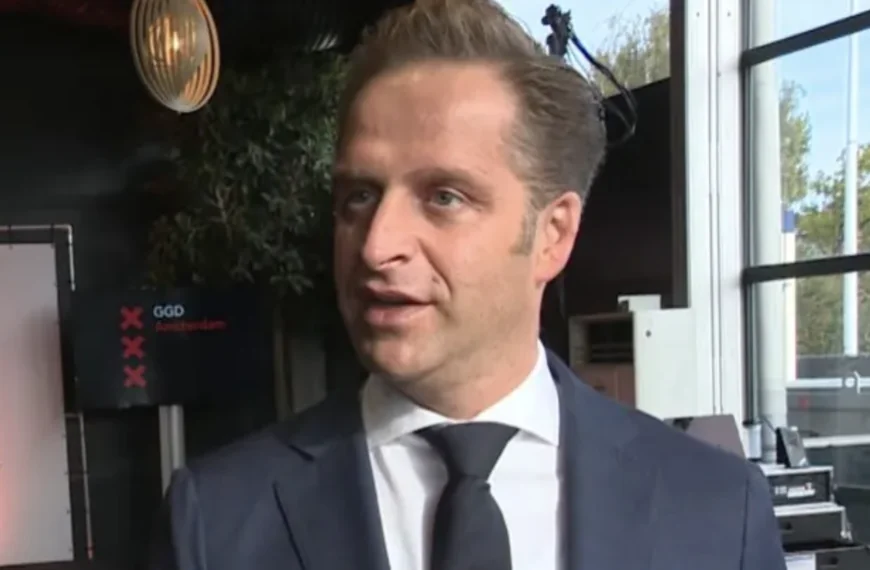 Net binnen: Hugo de Jonge zwaargewond geraakt