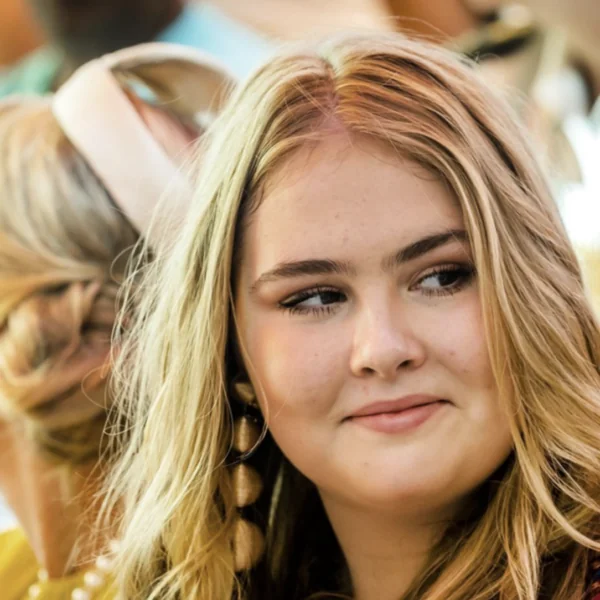Foto&rsquo;s: Prinses Amalia plots topfit: &lsquo;Ze zit iedere dag in de sportschool!&rsquo;