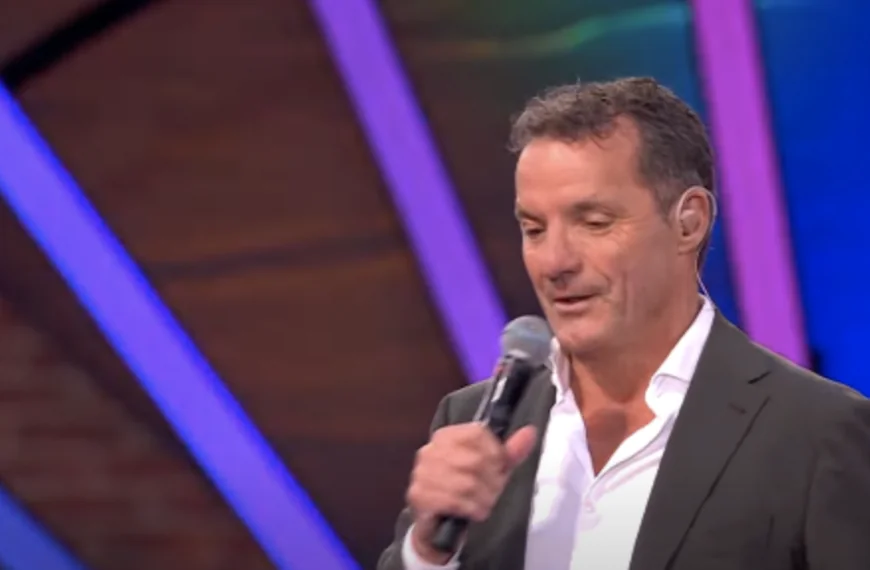 John de Bever dondert keihard van het podium: ´Blijven liggen?´