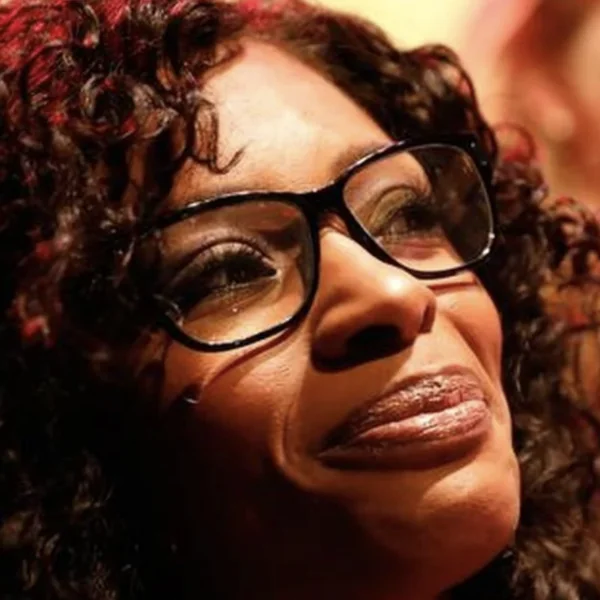Zorgwekkend nieuws over de gezondheid van Sylvana Simons &ndash; Fans in grote angst 😔