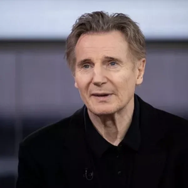 Op 72-jarige leeftijd komt het nieuws over de geliefde acteur Liam Neeson als een schok 😔