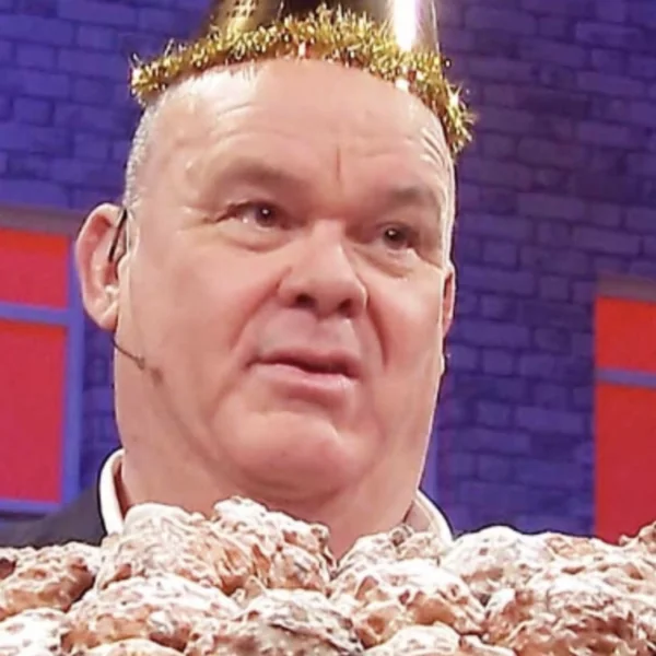 Paul de Leeuw op de vingers getikt: &acute;Veel te domme grappen&acute;