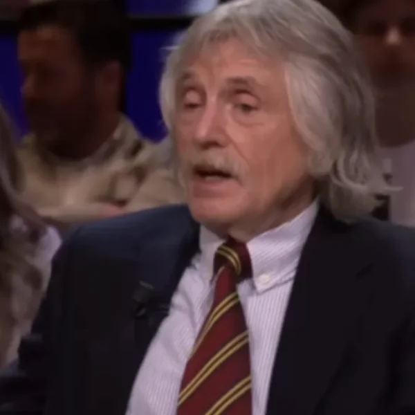 Johan Derksen sloopt Sylvana Simons tot op het bot: &acute;Ze is een vreselijke vrouw!&acute;
