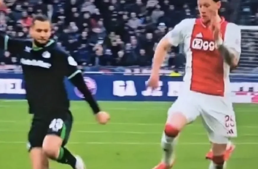 Nieuwe beelden: Ajax-penalty blijkt onterecht 👀