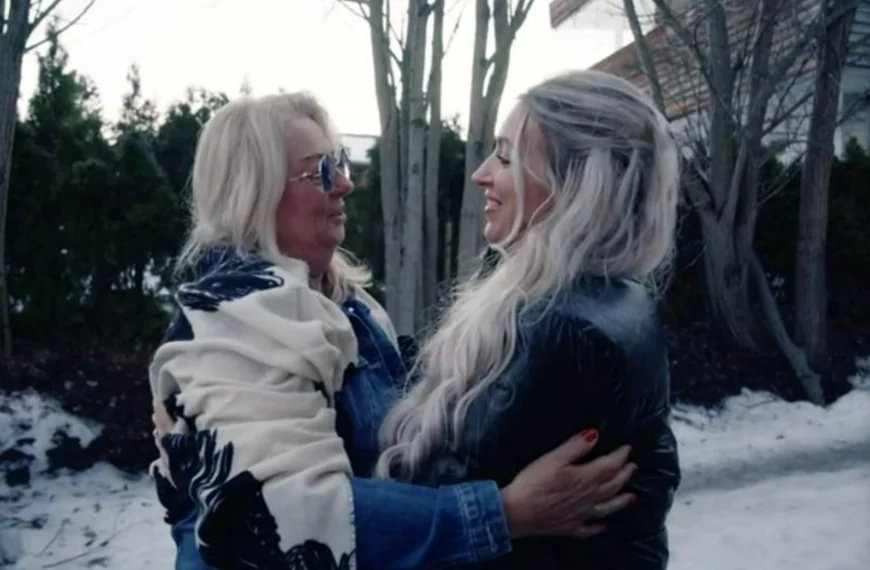 Beelden: Mama Mo verstoort relatie Mike en Denise nu al