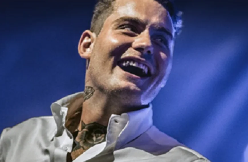 Douwe Bob in tranen tijdens eerste optreden na heengaan zoontje: &acute;Kom dit nooit te boven&acute;
