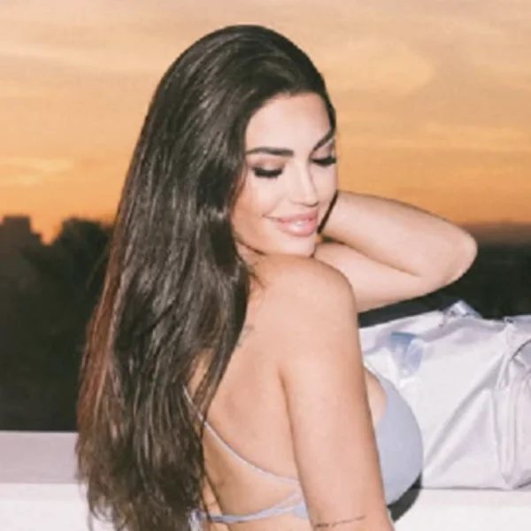 Yolanthe Cabau zwaar onder vuur vanwege bizarre reclame: &acute;Dit is zo suf!&acute;