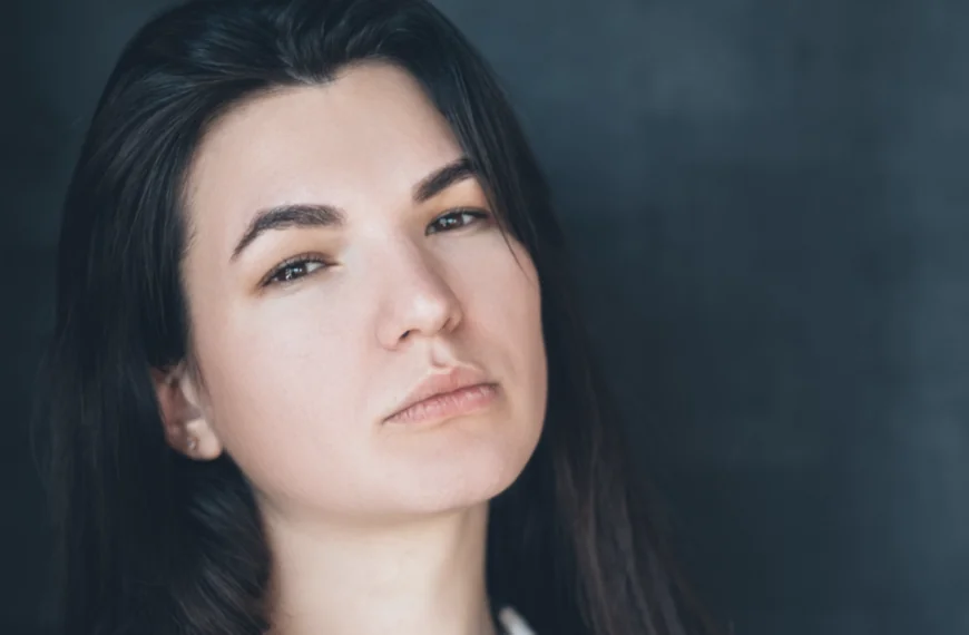 Maria (33): “Als je 50+ bent, moet je geen sneakers meer dragen, dat past niet meer bij je leeftijd”