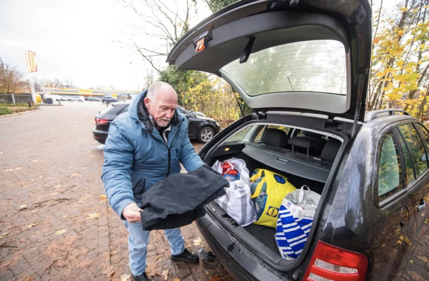 Jan (74) slaapt al meer dan een jaar in zijn auto omdat hij geen huis heeft 💔