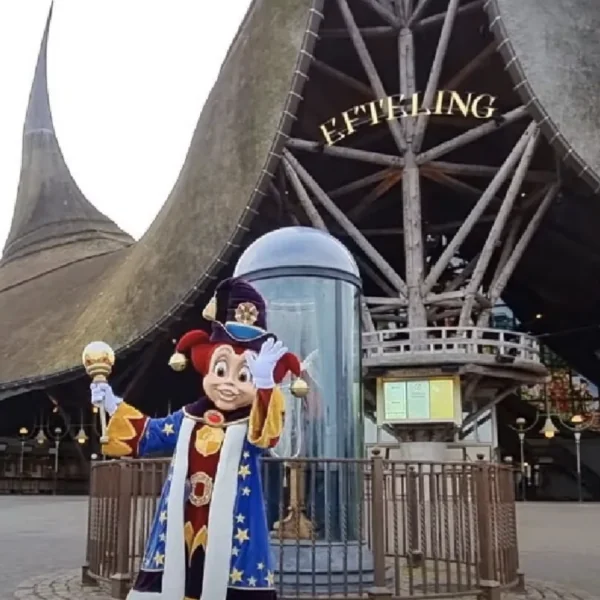 Zien: Genderneutrale Nijs drinkt niets meer in de Efteling: &lsquo;Er zijn g&eacute;&eacute;n genderneutrale toiletten!&rsquo;