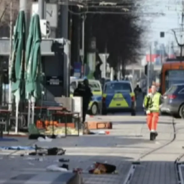 Auto rijdt in op carnavalisten: &rdquo;Veel slachtoffers&rdquo;