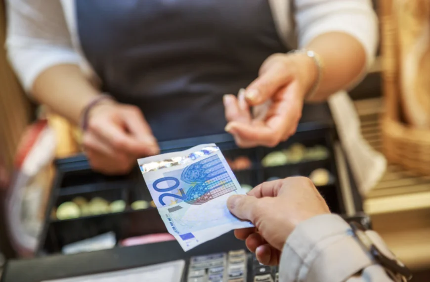 Winkels niet langer verplicht om contant geld aan te nemen