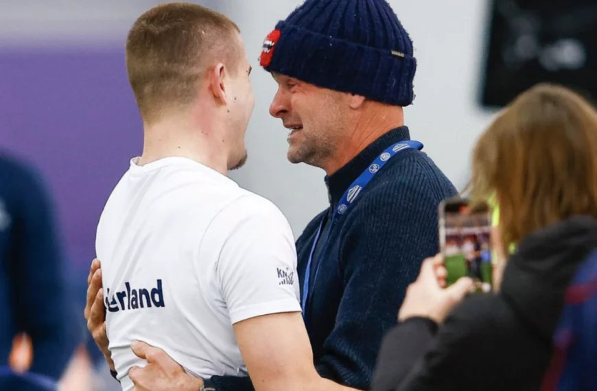 Erben Wennemars kan tranen niet bedwingen na wereldtitel van zoon Joep: &lsquo;Papa! Jaa!&rsquo;