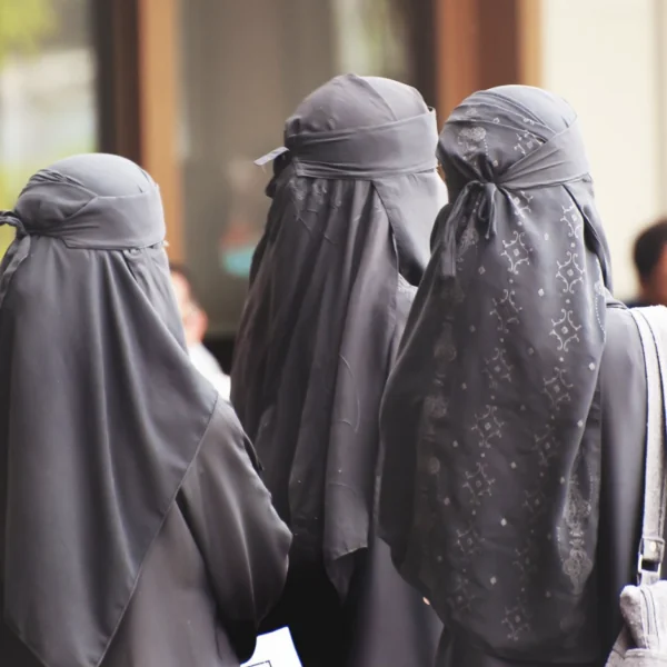 Moslimjongeren overwegen massaal vertrek uit Nederland: Dit is de reden