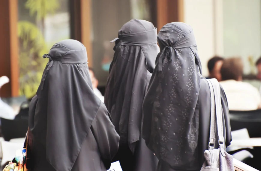 Moslimjongeren overwegen massaal vertrek uit Nederland: Dit is de reden