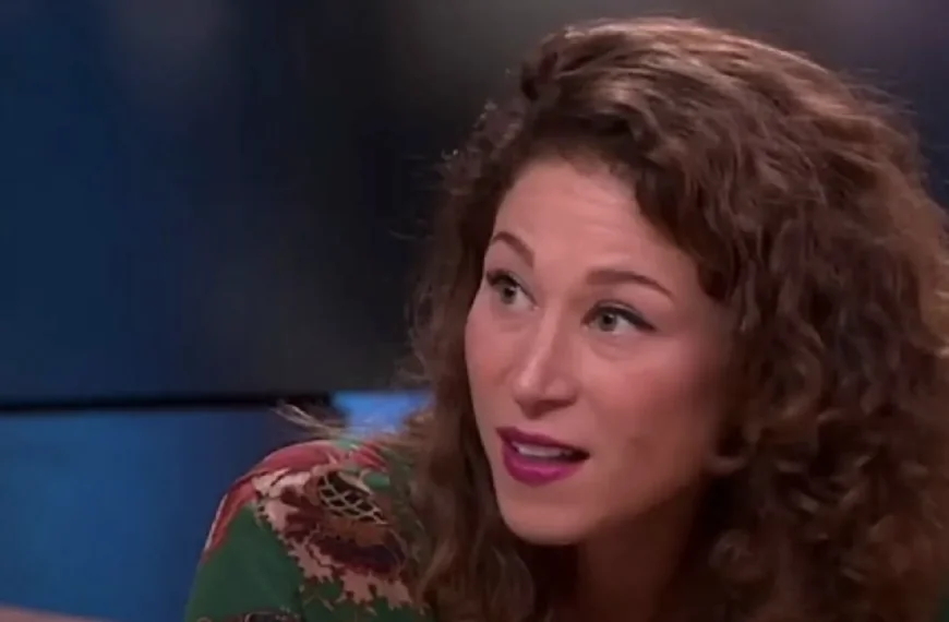 NPO-presentatrice overwoog ontslag om te veel witte collega’s 🤨