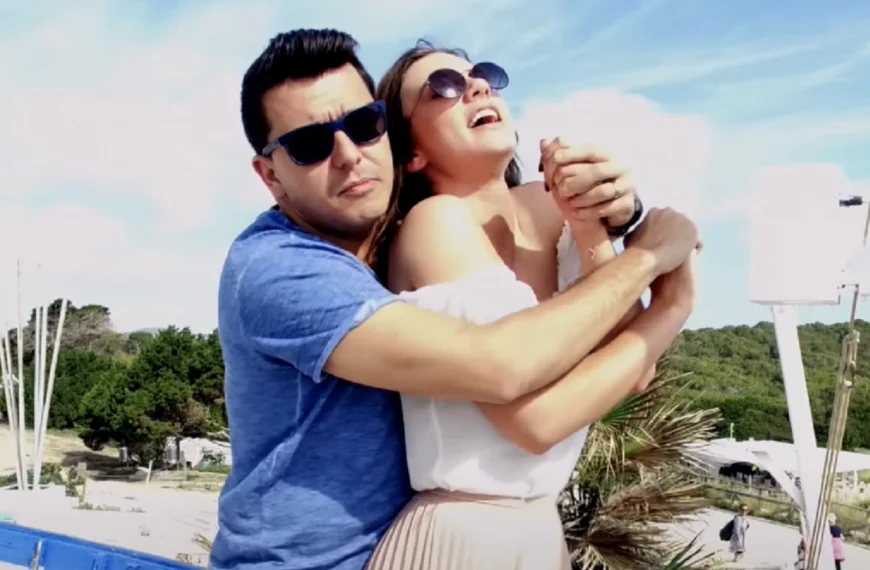 Jan Smit in bed betrapt met Maan door zijn eigen vrouw