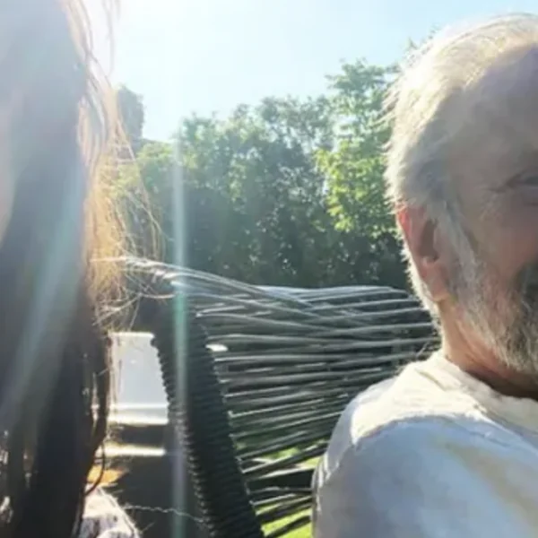 Op deze bijzondere manier nam Jet afscheid van Rob de Nijs: &acute;We gaan je zo hard missen!