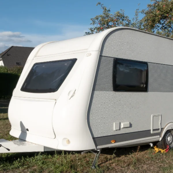 Hoe lang mag je caravan op eigen oprit staan? Dit zijn de regels die maar weinig mensen kennen!