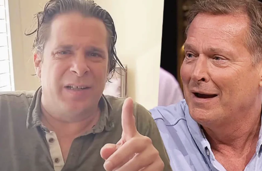 Hans Teeuwen betrapt Albert Verlinde in park op vieze dingen: ´Ik ga je filmen!´