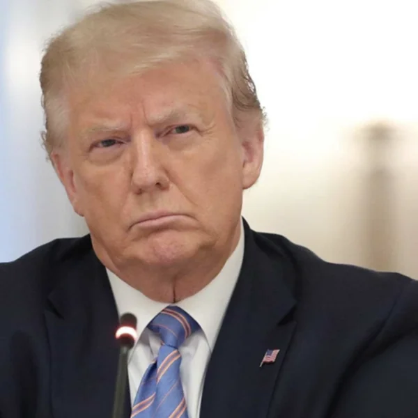 Grote zorgen om Donald Trump na nieuwe beelden van zijn benen