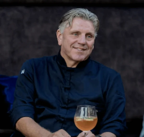 Warm afscheid: Jonnie Boer herenigd met zijn familie in Nederland