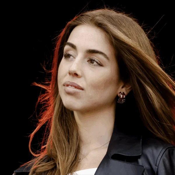 Het internet gaat los door looks van Alexia in een wit topje op Koningsdag